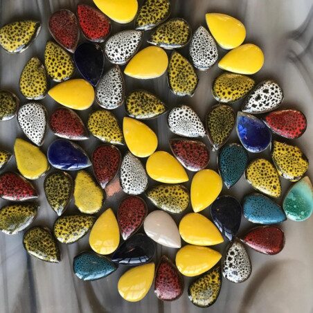 Pétales mosaïque galets émaillés format 3 par 2 cm mix couleurs larmes par 100g