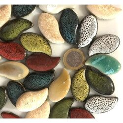 Pétales plumes courbes mosaïque galets émaillés mix couleurs par 100g