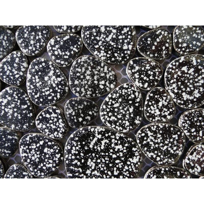 Noir mosaïque galet émaillé noir moucheté plaque de 32 cm