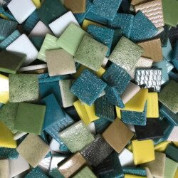 Assortiment vert mosaïque mélange guyane émaux carré 2.3 cm bord droit par 500g